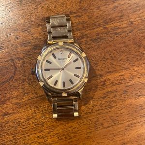 Nixon watch rose gold needs battery